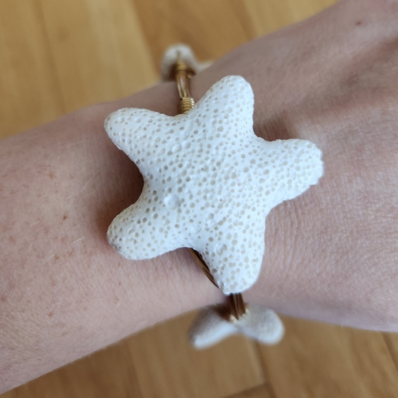 Gold wire wrapped starfish bangle bracelet - Picture 4 of 4
